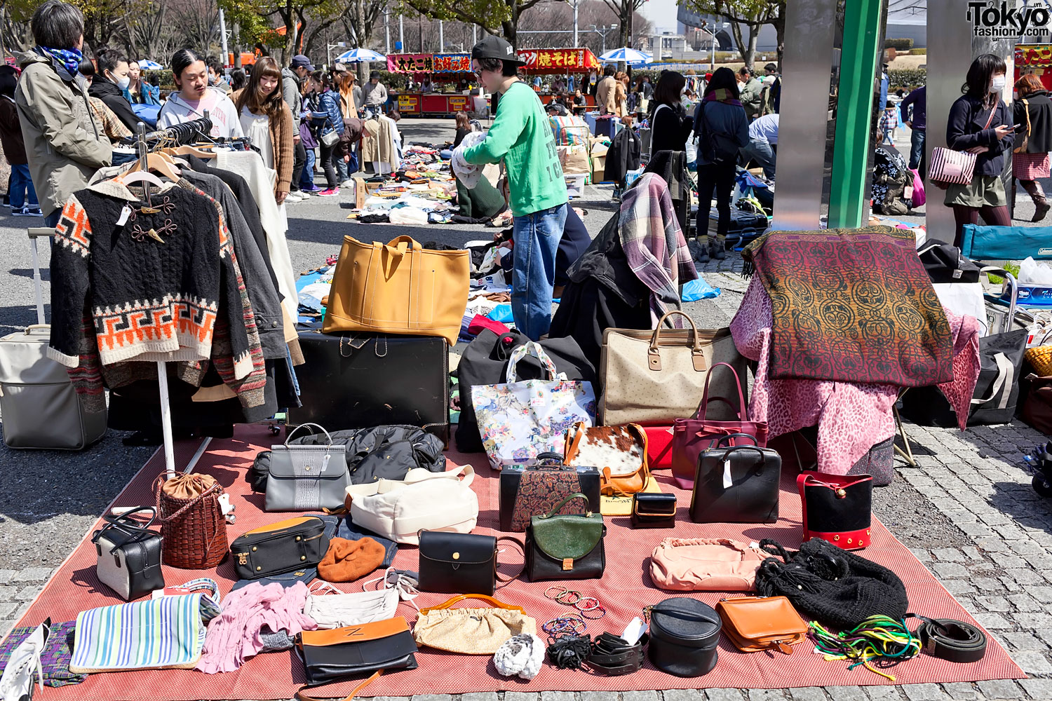 Yoyogi-Flea-Market-009.jpg
