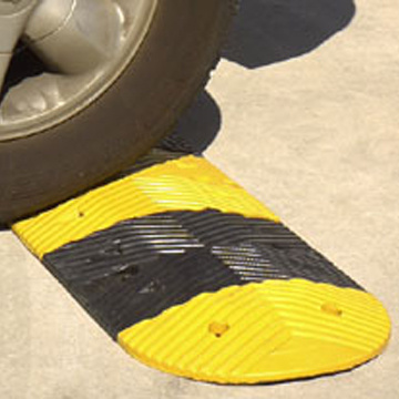 Rubber-Cable-Speed-Hump-Bump.jpg