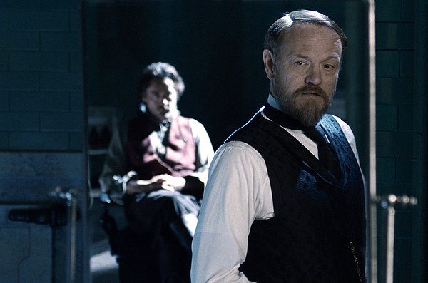 Sherlock-Holmes-A-Game-of-Shadows-02.jpg